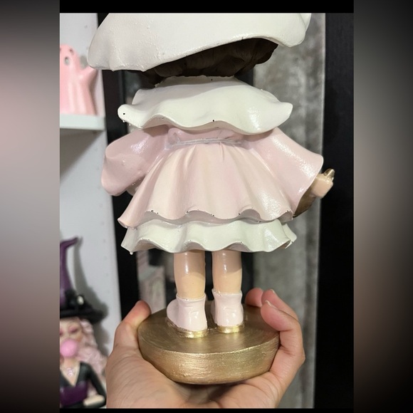 Pink witch - Picture 6 of 9